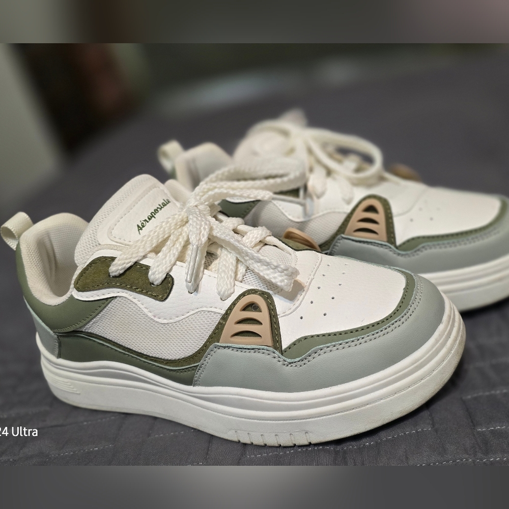 Aeropostale  White and Green Sneakers